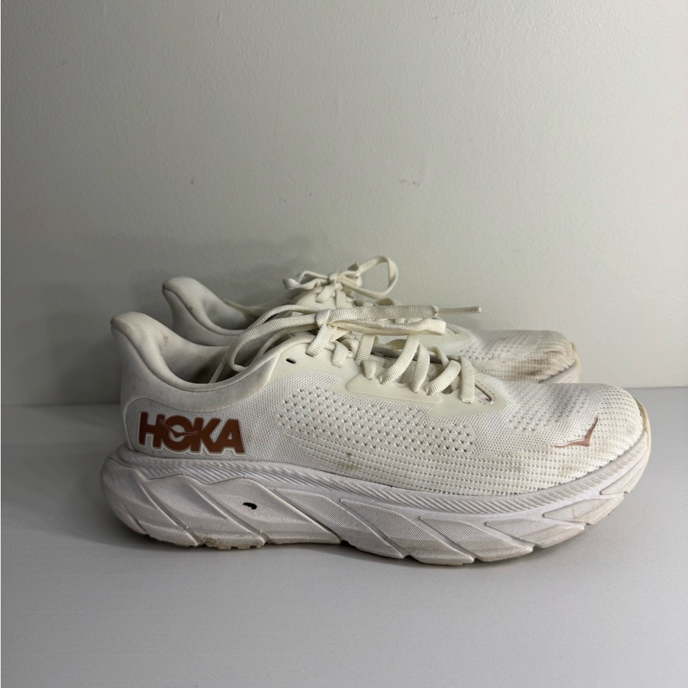 Hoka Women’s Arahi 7 White Sneakers